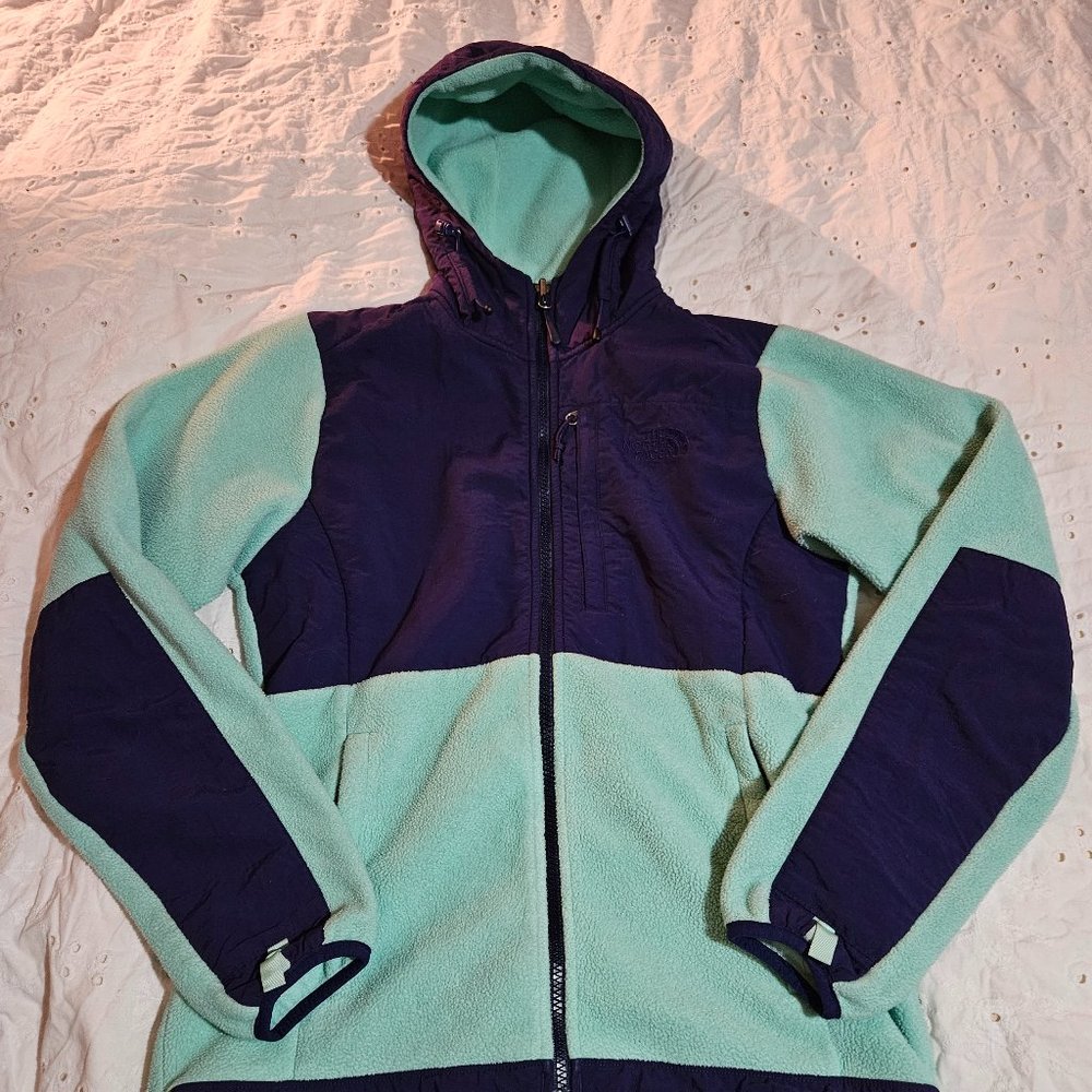 SOLD- Women's North Face Denali Hooded Jacket- size small